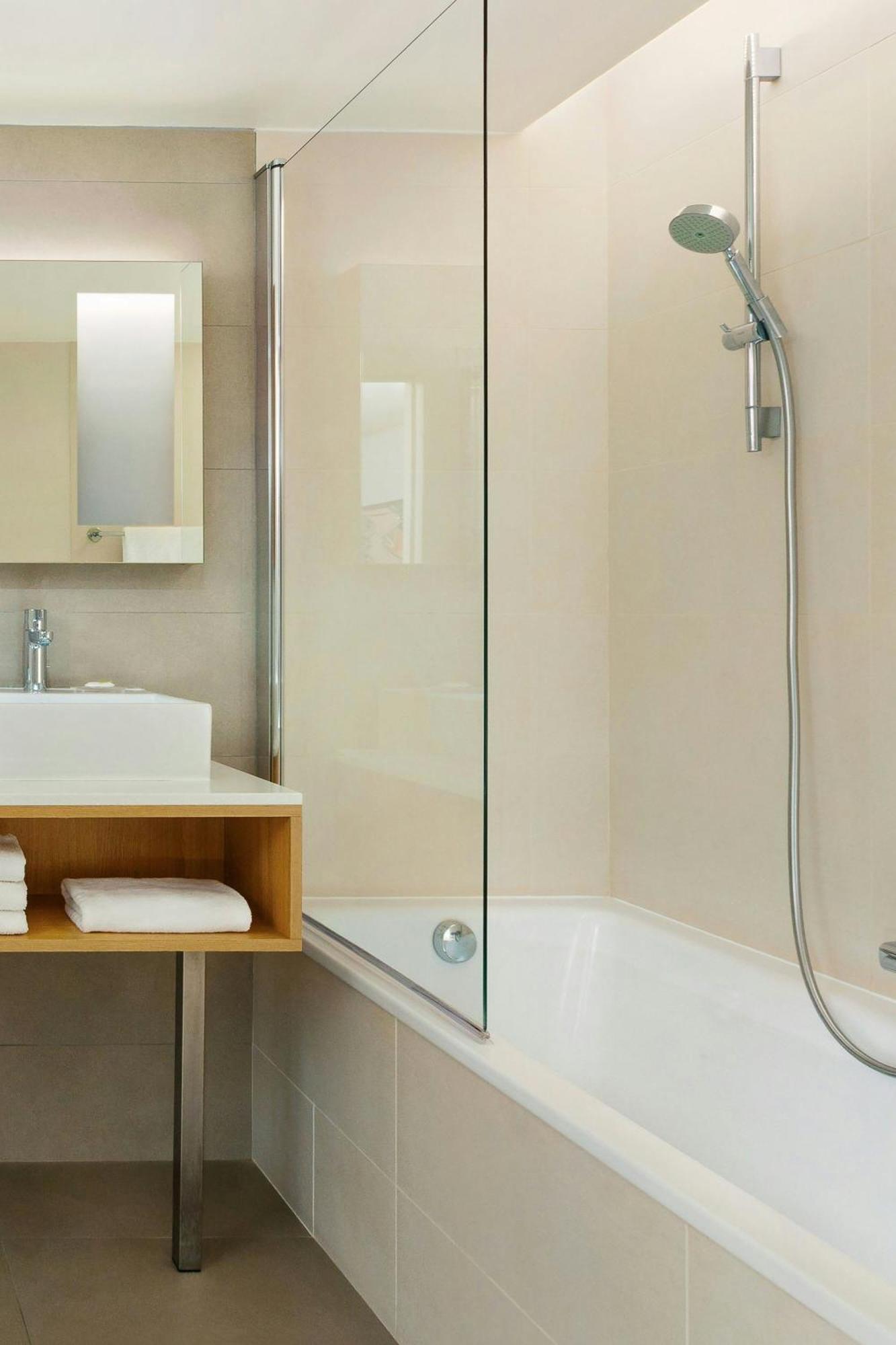 Courtyard By Marriott Montpellier Hotel Ngoại thất bức ảnh